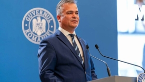 Ce studii are Adrian Veștea. Unde a făcut facultatea și ce diplomă are premierul desemnat