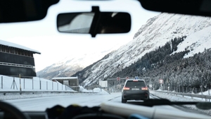 Ce amendă riscă șoferii care nu au mașinile echipate corespunzător. Cei care circulă fără cauciucuri de iarnă primesc sancțiuni considerabile