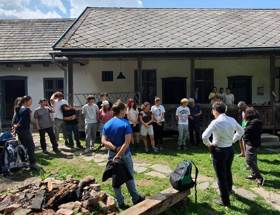 Sursă: Facebook Adoptă o Casă la Roșia Montană