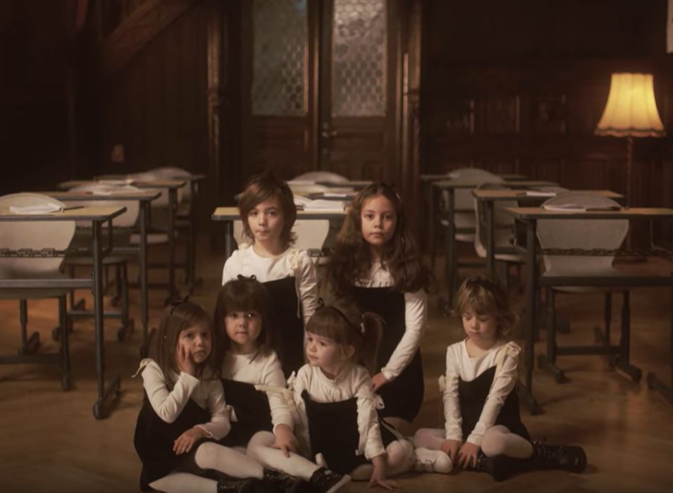 Sore a lansat primul videoclip alături de fiica sa! Povestea emoționantă a piesei “Ce faci, fată?” și ce peripeții au trăit artista și Erin pe platourile de filmare