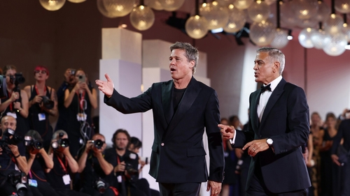 Au întors toate privirile! Brad Pitt şi George Clooney, apariţie spectaculoasă la Festivalul de film de la Veneția