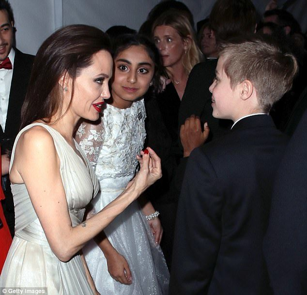 Angelina Jolie, îngrijorător de slabă! Nu mai arată ca pe vremea când făcea senzaţie cu picioarele ei