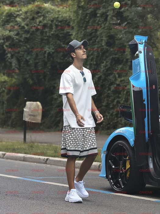 Sebastian Dobrincu și-a luat un Lamborghini baby blue