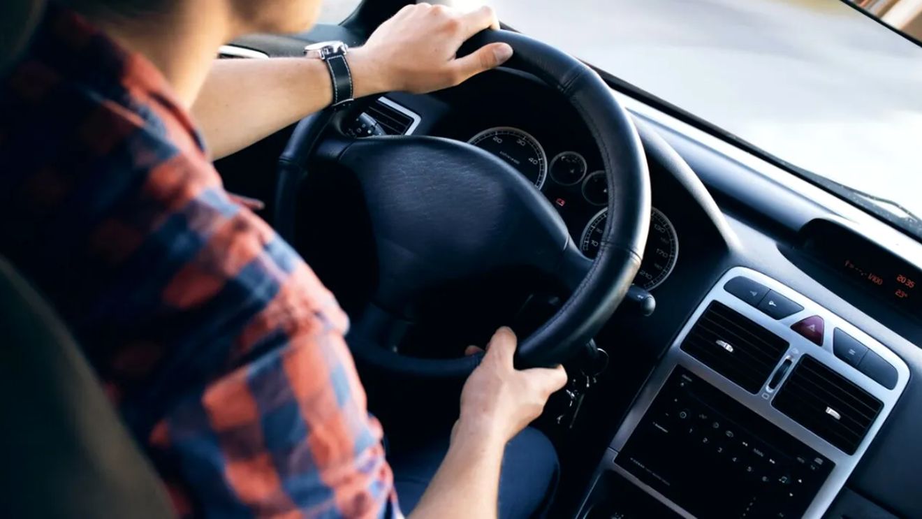 Reguli noi pentru șoferii seniori! Ce trebuie să facă pentru a-și păstra permisele de conducere