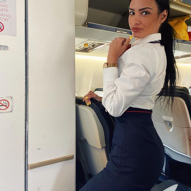 Denisa, stewardesa sexy / Sursă foto: Instagram