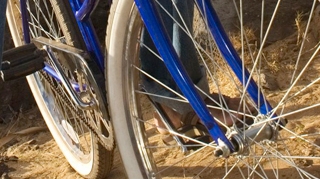 Vezi cum iti poti incarca mobilul la bicicleta