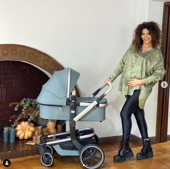 Like Creața a împodobit bradul cu micuța: ”Primul ei ornament!” GALERIE FOTO