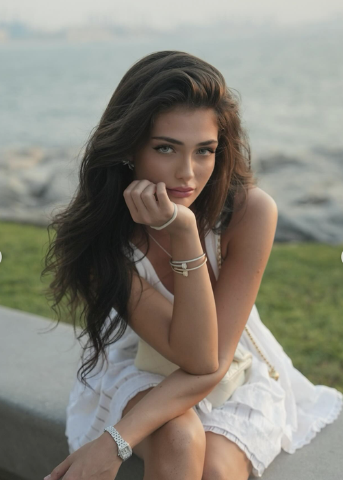Ce făcea Andreea Bostănică în timp ce TikTok-ul vuia de zvonuri despre activitatea ei din Dubai. Avem imaginile cu dovada