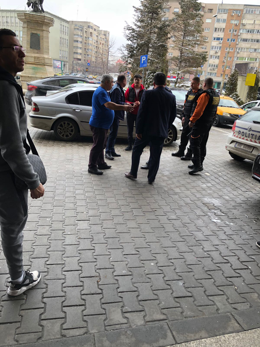 Imagini incredibile. Haos în cazinoul Marriott. Orbit de furie, un client a făcut o pagubă de 5.000 € în doar câteva secunde