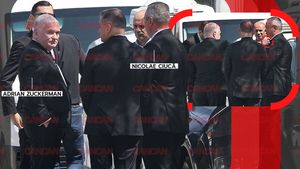 Momentul unic de la înmormântarea miliardarului ”Alexandrion”, cu Nicolae Ciucă și Adrian Zuckerman în prim-plan! L-a aranjat pe fostul premier!