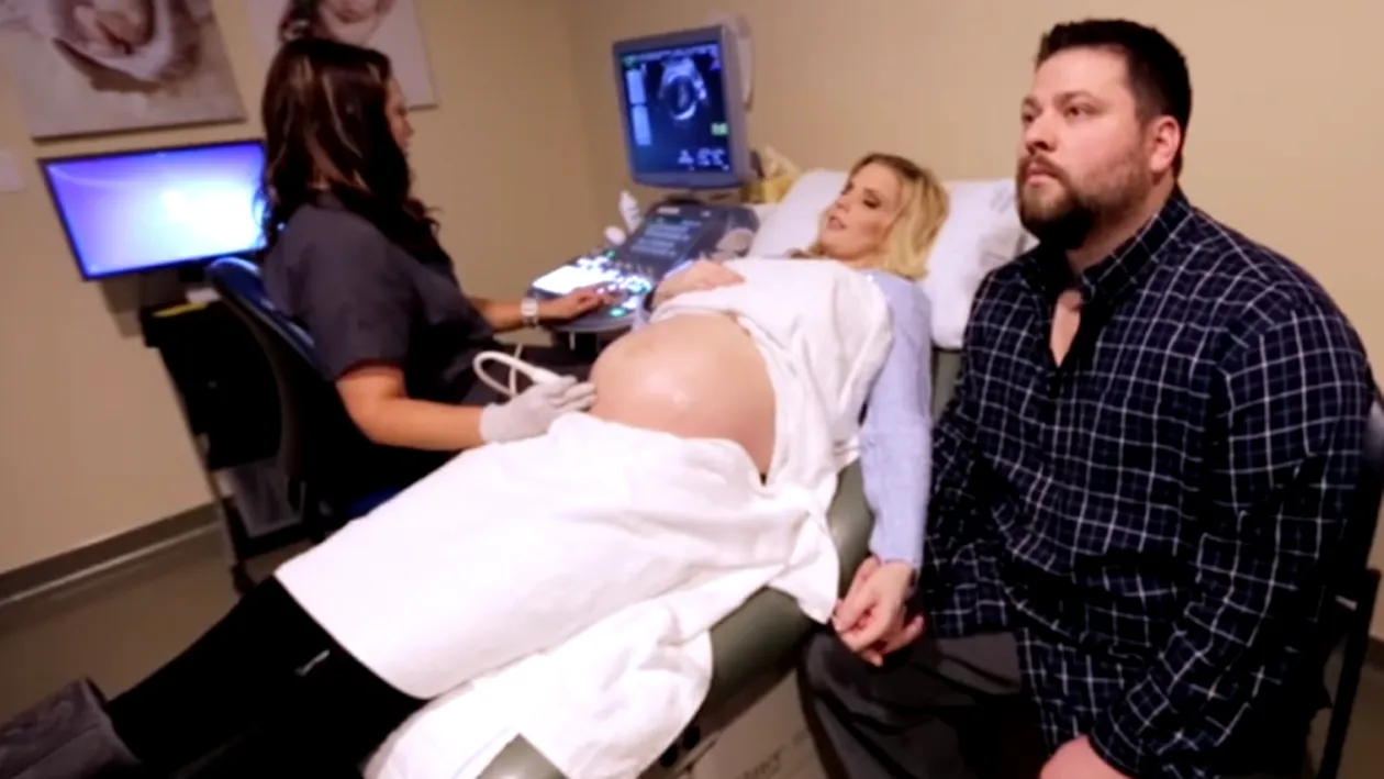 Incredibil! O femeie a rămas însărcinată cu doua perechi de gemeni identici, patru fetite