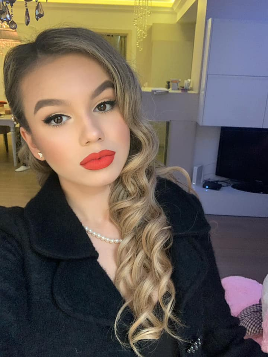 Carla, o tânără super-sexy