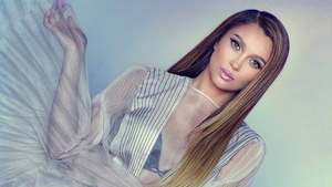 LORA ridică mercurul în termometre cu noul single – ”E nebună românca”