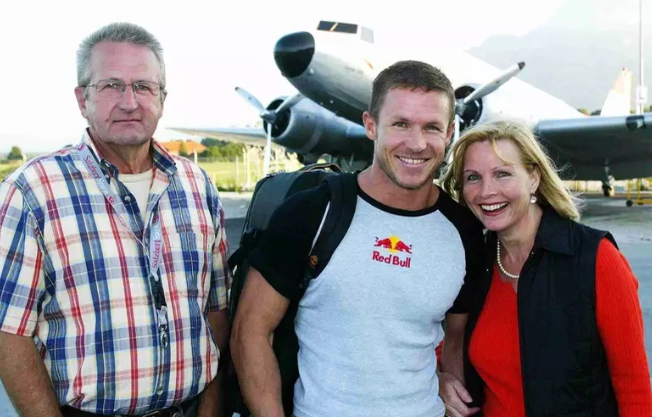 Felix Baumgartner alături de părinții săi/ sursă foto: social media