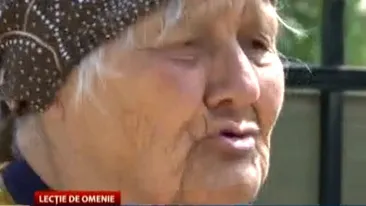 O bătrână de 81 de ani din Prahova a găsit la gunoi o geantă cu 20.000 de lei, darul de nuntă primit de niște tineri! Ce a făcut femeia e uluitor