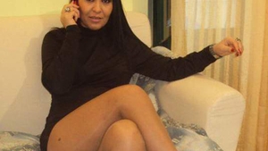 Romanca impuscata de un italian din gelozie era batuta groaznic si in tara, de fostul partener. Video socant