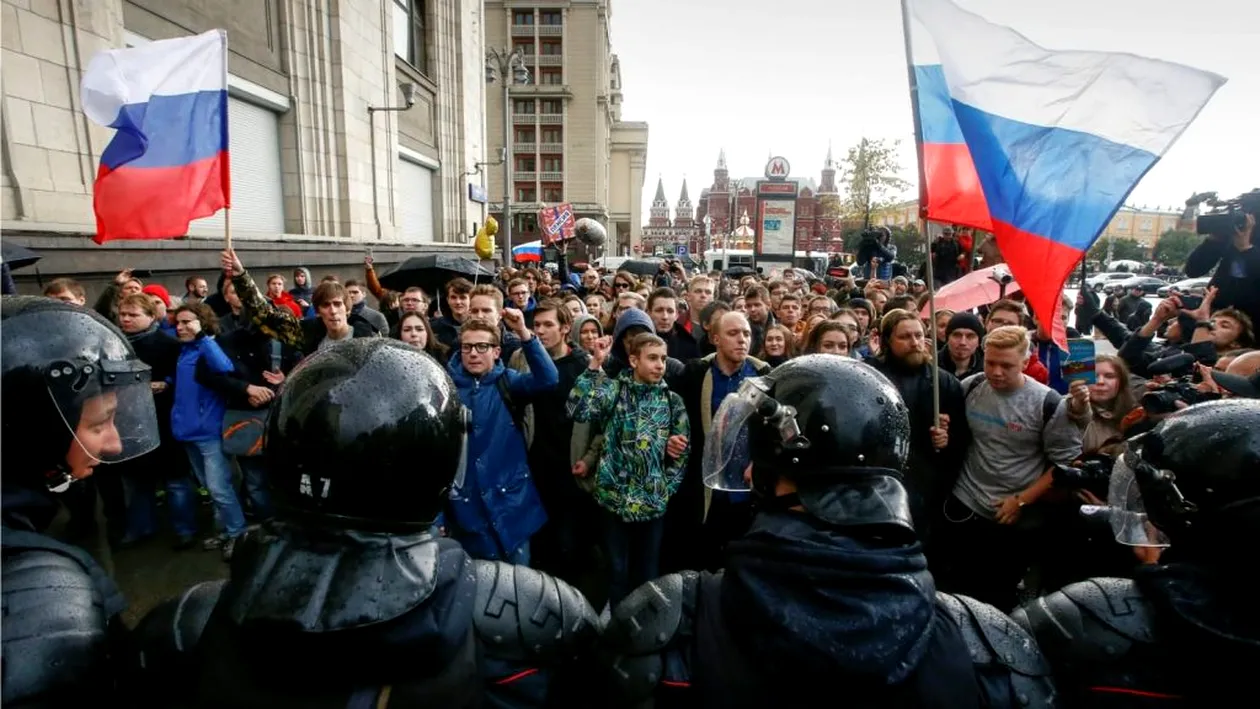 Scandal monstru în timpul manifestațiilor contra lui Putin! Au fost arestați și copii