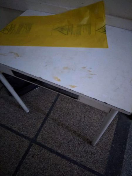 Imagini greu de privit de la Spitalul Județean de Urgență Reșița. Pacienții cu COVID stau dezbrăcați, pe holuri. FOTO