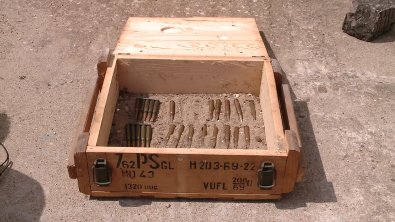 Două cartușe de pistol mitralieră, găsite în subsolul unui hotel din Sibiu