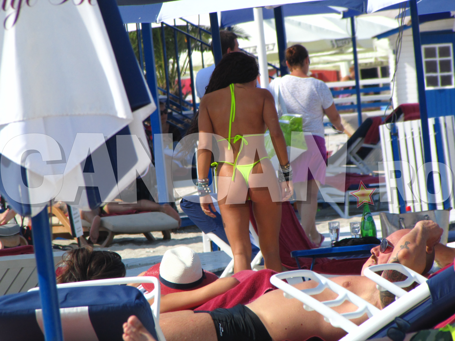 Celebra dansatoare de la ”Românii au Talent” a îmbrăcat un costum minuscul de baie! A ”dat foc” plajei cu funduleţul antrenat la bară!