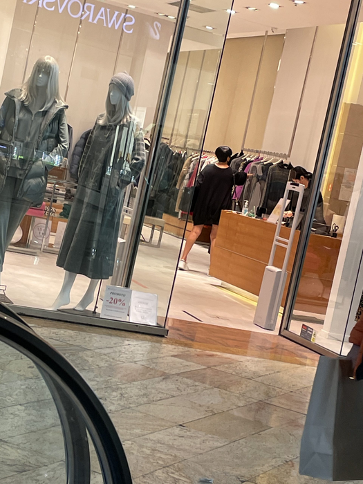 Patrizia Paglieri avea să-și umple coșul la mall, apoi să se retragă la masă