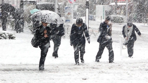 Meteorologii au actualizat informarea meteo. Cod galben de viscol în 7 județe