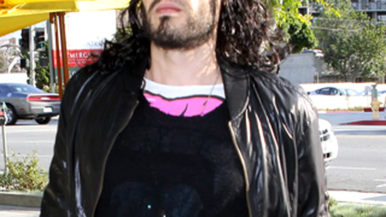 Russell Brand face tot posibilul sa o uite pe Katy Perry! Se intalneste in secret cu o bruneta!