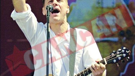 Bryan Adams, hartuit de doi romani