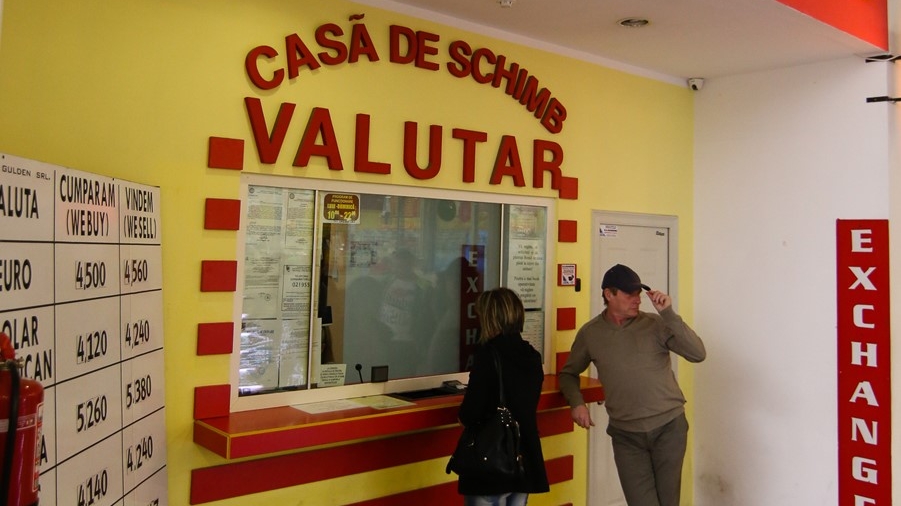 Curs valutar 1 mai 2020. Nu e nicio eroare: Câți lei costă azi 1 euro