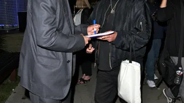 Keanu Reeves, asaltat de fani! L-au luat in vizor la restaurant