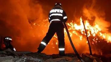 Incendiu puternic în sectorul 5 al Capitalei! O femeie a murit intoxicată cu fum