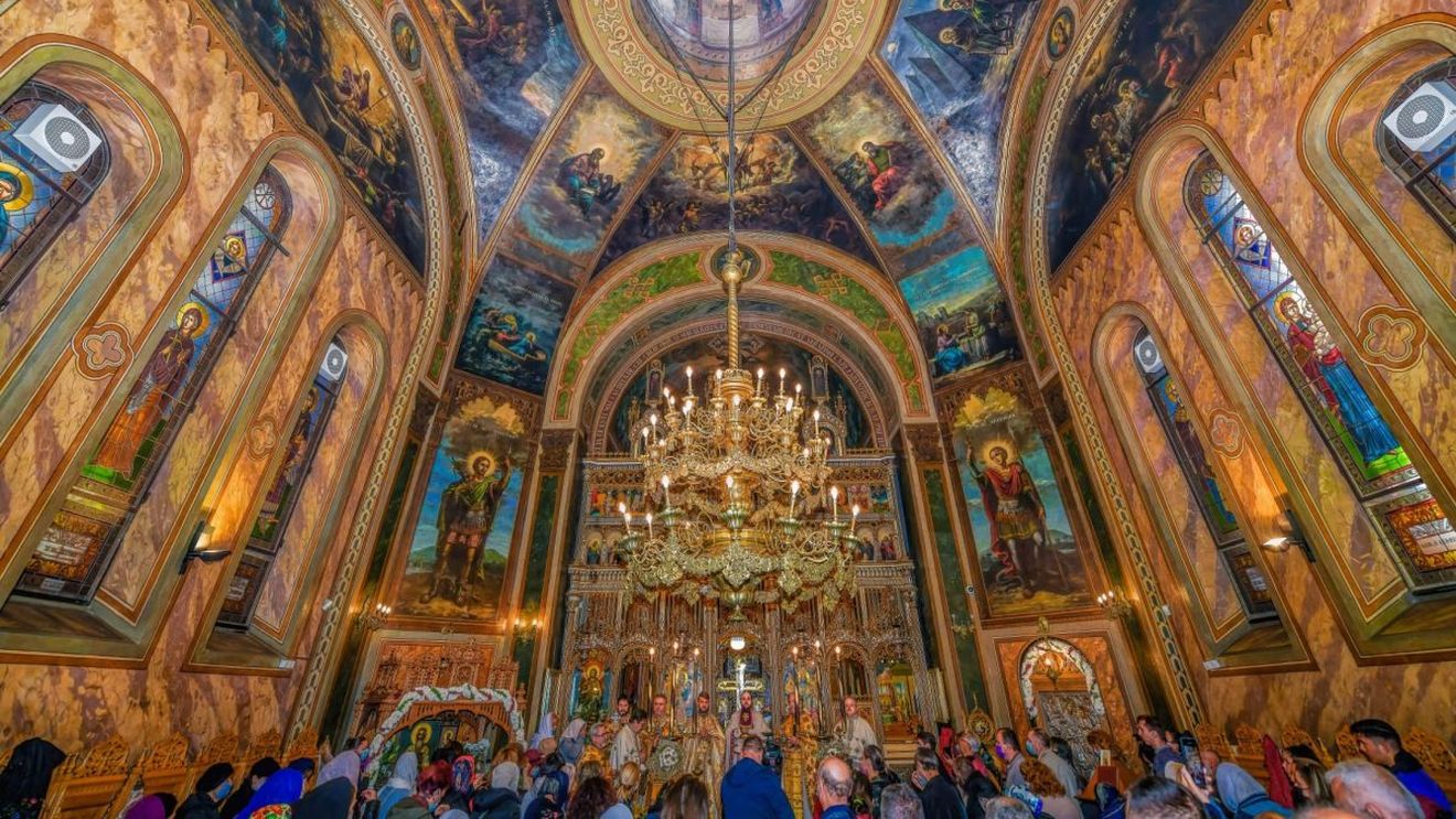 Românii ar putea sărbători Paștele după un alt calendar. Anunțul care face furori. „E o relicvă”