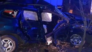 Impact devastator între un autoturism și o autoutilitară. Unul dintre șoferi este resuscitat de medici