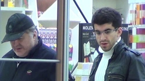 Florin Calinescu si fiul lui au aceeasi slabiciune de gen... feminin! Au plecat acasa nu cu una, nici cu doua, ci cu... ZECE!