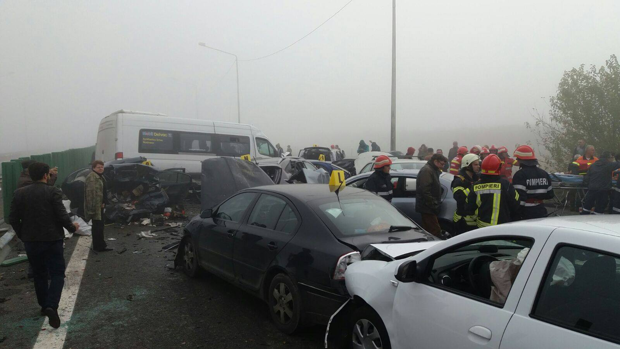 A mai murit o femeie în  accidentul de pe A2.  Sunt 60 de raniti