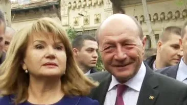 TRAIAN BĂSESCU şi soţia sa, cetăţeni ai Republicii Moldova



