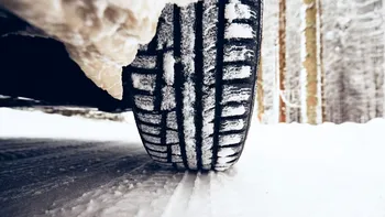 Șoferii pot primi amendă de 4.000 de lei chiar dacă au anvelope de iarnă. Ce verifică polițiștii