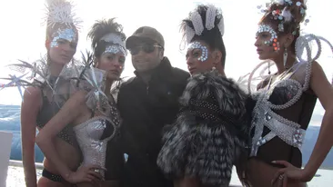 Shooting incendiar topless printre ghetari, la -5 grade, pentru concurentele Next Top Model FOTO