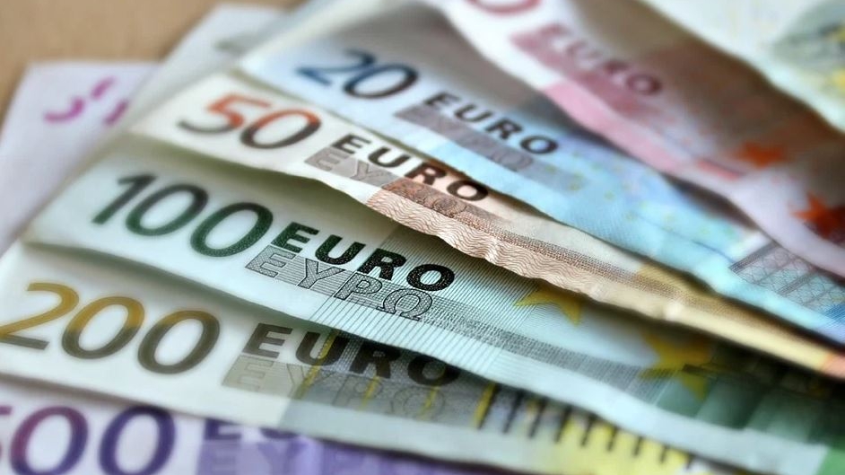 Cum a fost păcălit de 800 de euro un bărbat care muncește în Germania de femeia ”visurilor” sale: ”Mi-a trimis un filmuleț fals!”