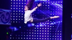 Românii au talent. Golden Buzz pentru Alla! Trupa Idiot și Alex Ștefănescu, bătaie pentru finală! Juriul a votat 2-2, pe cine a ales publicul