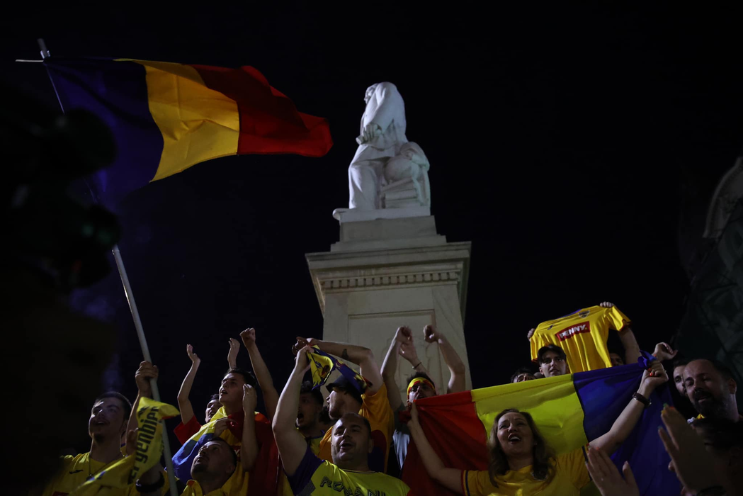 Elena Lasconi a sărbătorit calificarea României în Piața Universității (sursa FOTO: Facebook)