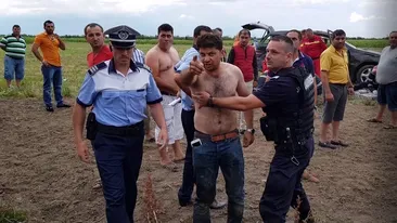 Jurnalist tâlhărit sub ochii poliţiştilor în timp ce filma o intervenţie SMURD după un accident grav