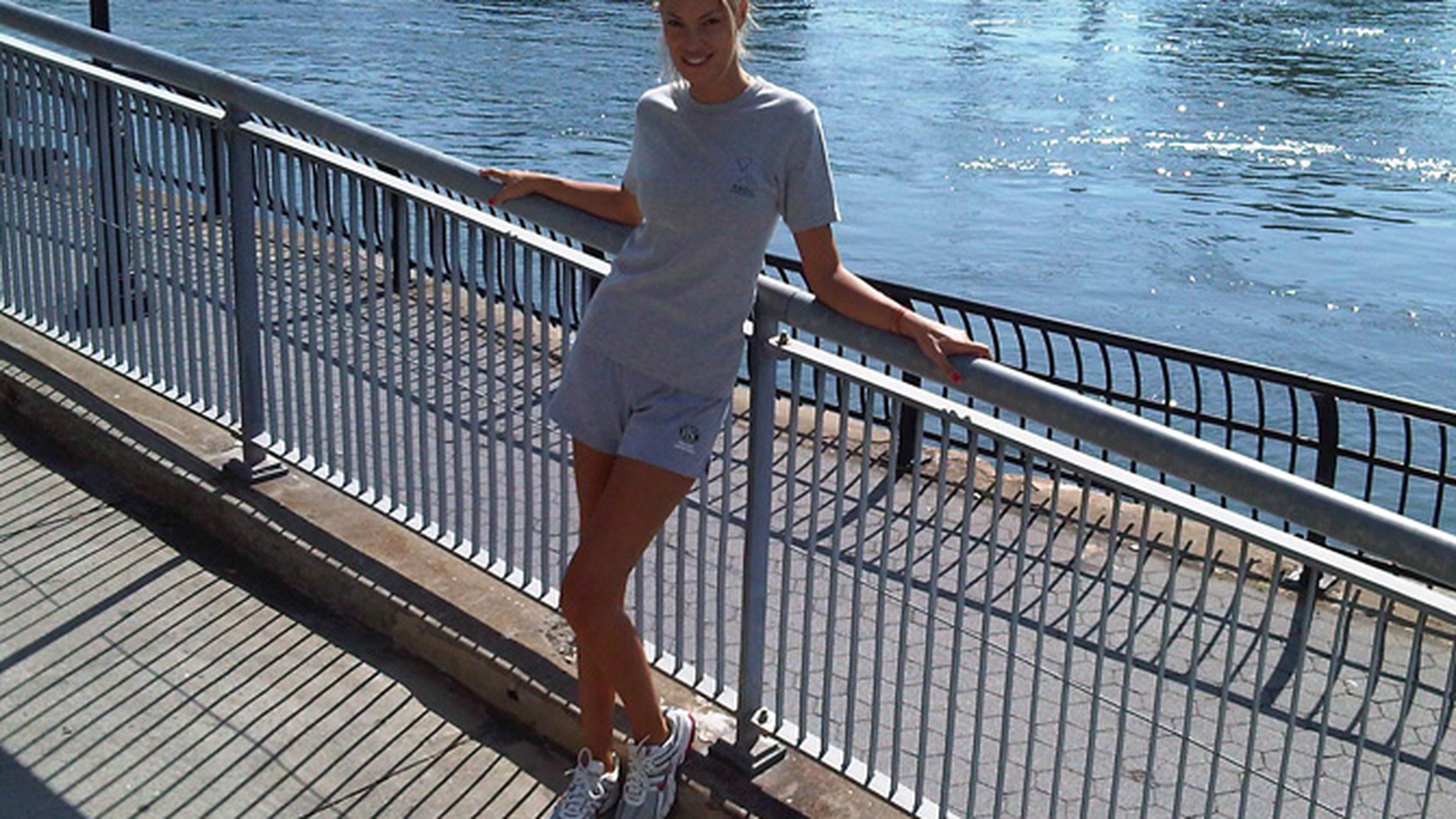 Uite cum se mentine in forma Valentina Pelinel la New York!