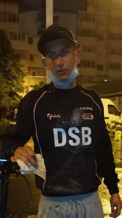 Alertă în România! Feriți-vă de tânărul din imagine. Dacă îl vedeți, sunați urgent la Poliție!