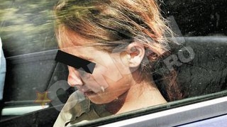 Fata tinuta in lanturi face dezvaluiri socante! Dezvirginata cu degetul de mama ei
