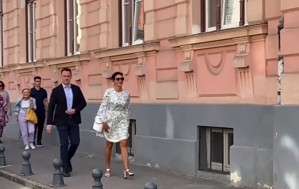 Carmen Iohannis a atras toate privirile în prima zi de școală/ sursă foto: captură video Mesageruldesibiu