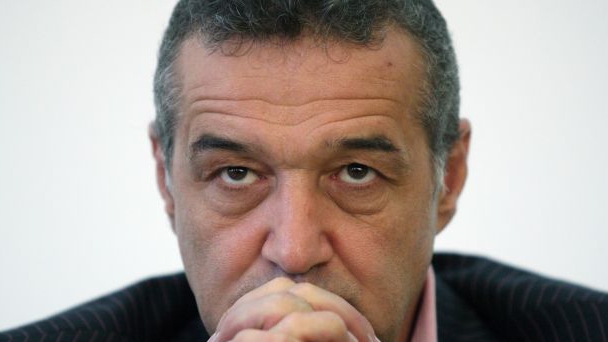 Gigi Becali, intalnire de afaceri in mijlocul strazii! Cum a aparut in Dorobanti "Latifundiarul din Pipera"