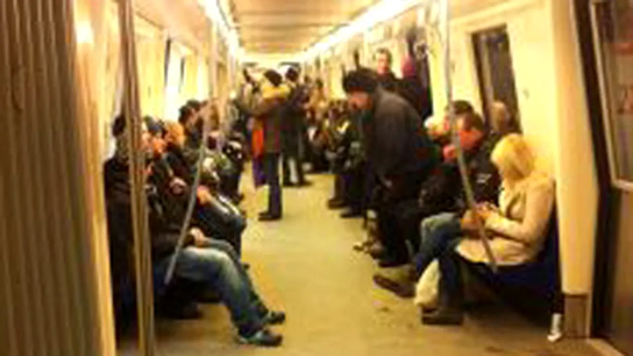 Daniel Buzdugan nu are fite! Merge cu metroul si vine cu idei: Propun sa se organizeze evenimente cu stripteuze care sa frece barele