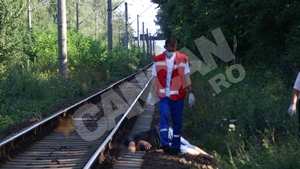 Un dambovitean si-a pus capul pe calea ferata