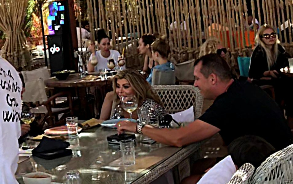 Loredana Groza, de nerecunoscut! Cum au surprins-o paparazzii pe artistă în oraș
